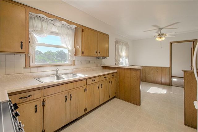 6313 N Michigan Avenue, Gladstone, MO 64118