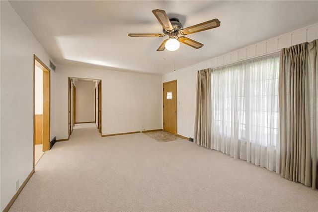 6313 N Michigan Avenue, Gladstone, MO 64118