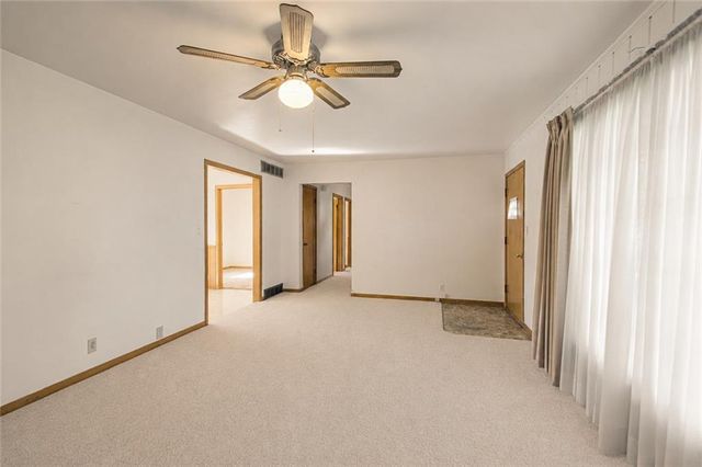 6313 N Michigan Avenue, Gladstone, MO 64118
