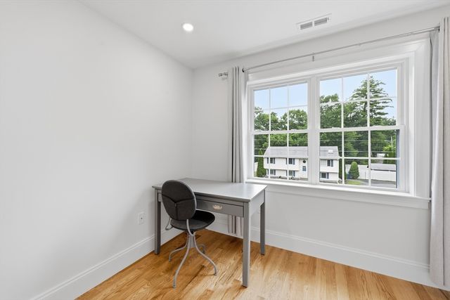 25 Fourth Ave, Billerica, MA 01821