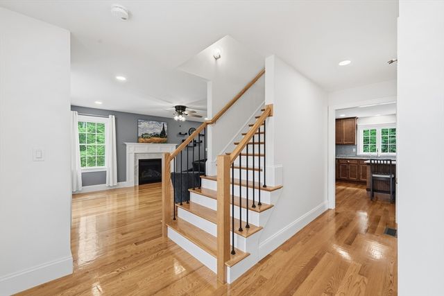 25 Fourth Ave, Billerica, MA 01821
