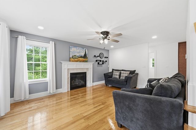 25 Fourth Ave, Billerica, MA 01821
