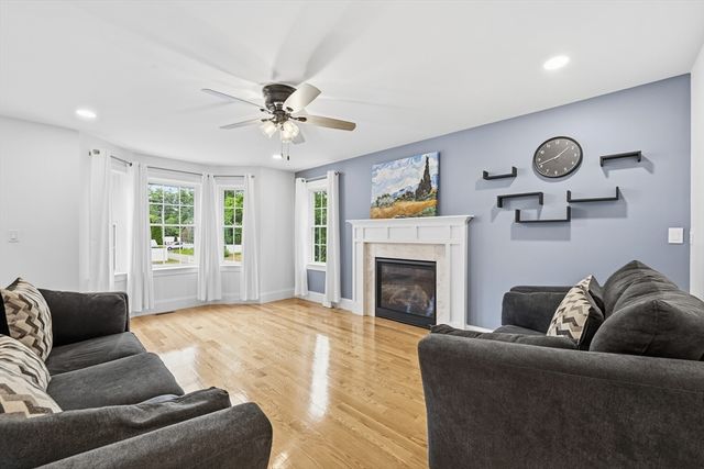 25 Fourth Ave, Billerica, MA 01821