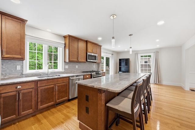 25 Fourth Ave, Billerica, MA 01821