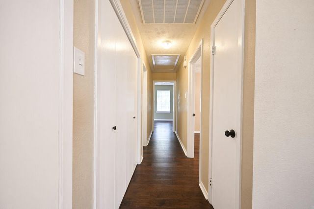 220 N William Barnett Avenue, Cleveland, TX 77327