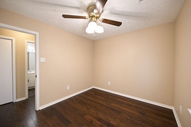 220 N William Barnett Avenue, Cleveland, TX 77327