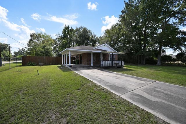 220 N William Barnett Avenue, Cleveland, TX 77327