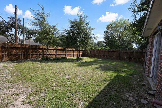 220 N William Barnett Avenue, Cleveland, TX 77327