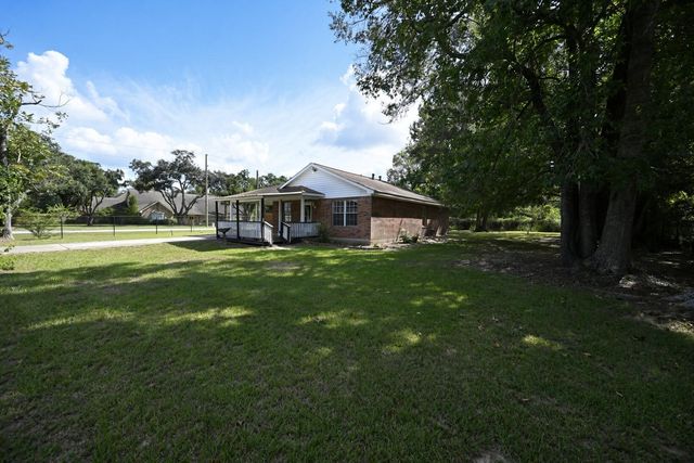 220 N William Barnett Avenue, Cleveland, TX 77327
