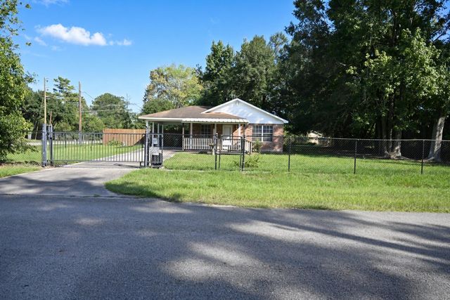 220 N William Barnett Avenue, Cleveland, TX 77327