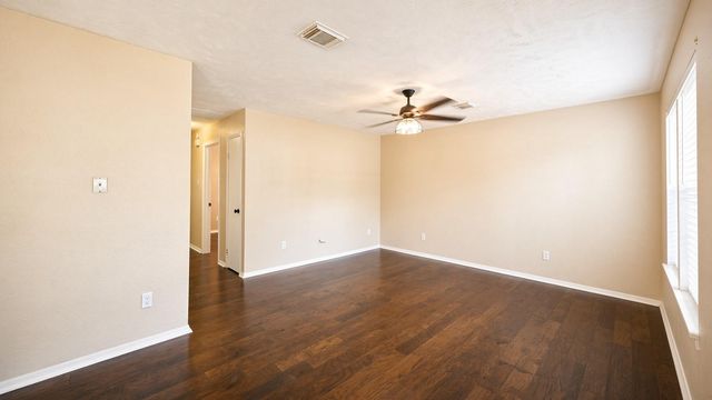 220 N William Barnett Avenue, Cleveland, TX 77327