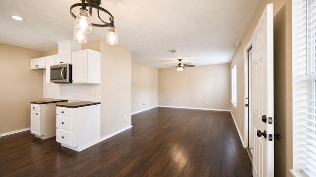 220 N William Barnett Avenue, Cleveland, TX 77327