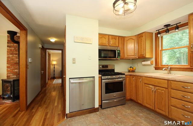 58 Lynn Road, Essex, CT 06442