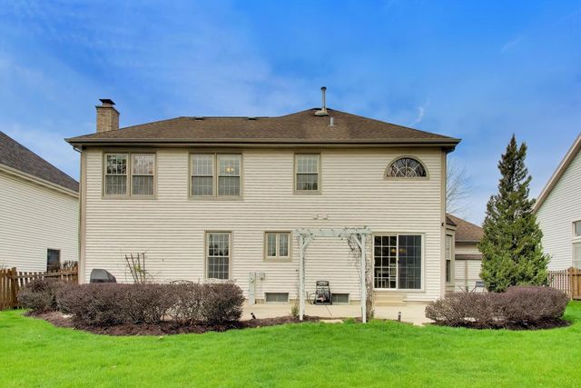 135 Corsaire Lane, Schaumburg, IL 60173