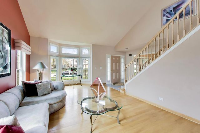135 Corsaire Lane, Schaumburg, IL 60173