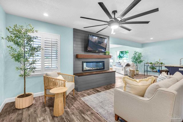 4141 Stringfield Dr, Pensacola, FL 32503