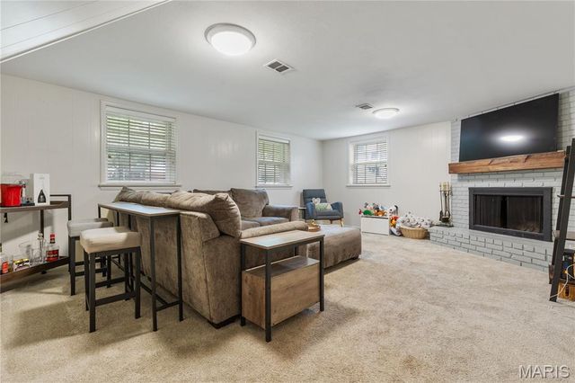 952 Bridgeport Drive, Ballwin, MO 63011
