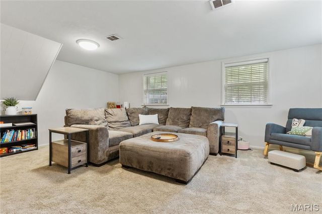 952 Bridgeport Drive, Ballwin, MO 63011
