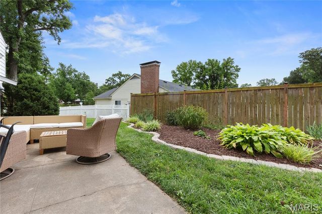 952 Bridgeport Drive, Ballwin, MO 63011