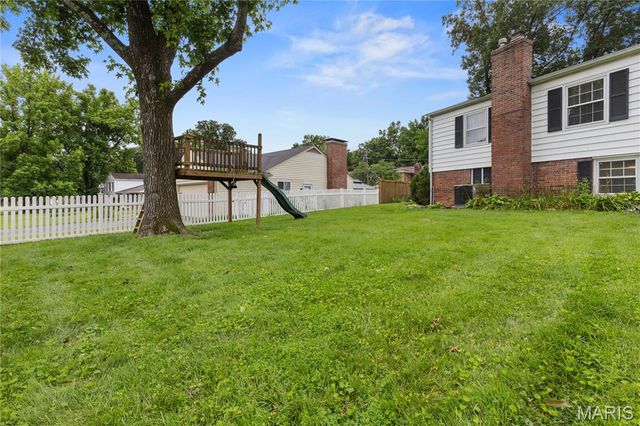 952 Bridgeport Drive, Ballwin, MO 63011