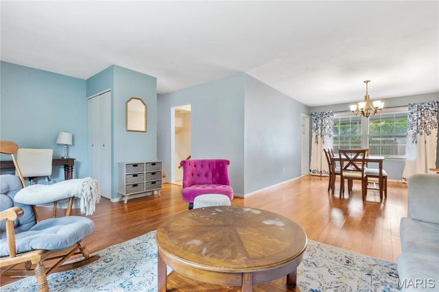952 Bridgeport Drive, Ballwin, MO 63011