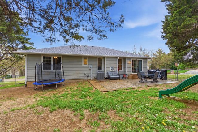 1812 Kingwood Drive, Manhattan, KS 66502