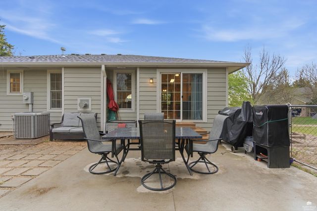 1812 Kingwood Drive, Manhattan, KS 66502