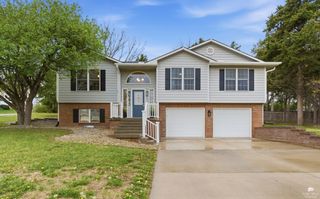 1812 Kingwood Drive, Manhattan, KS 66502