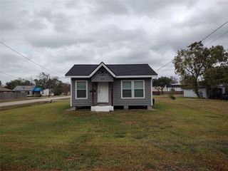 414 Avenue, Highlands, TX 77562