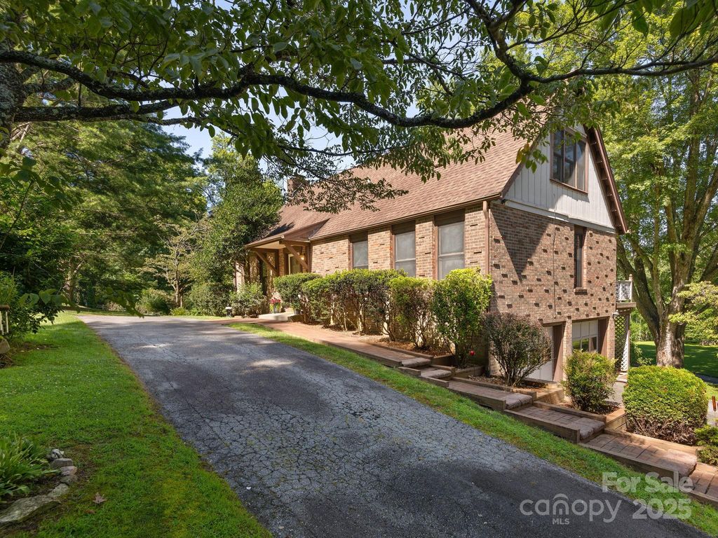 3541 Willow Creek Road, Hendersonville, NC 28739