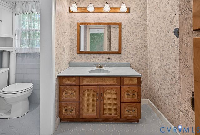 11701 Holly Hill Rd, Chester, VA 23831