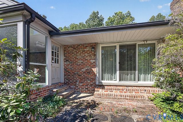 11701 Holly Hill Rd, Chester, VA 23831