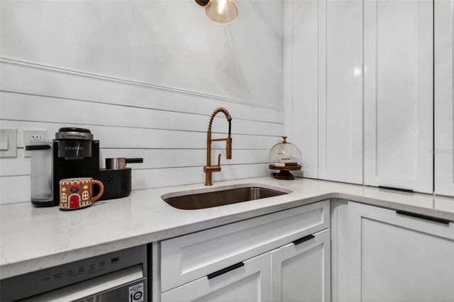 6566 1ST AVENUE S, St Petersburg, FL 33707