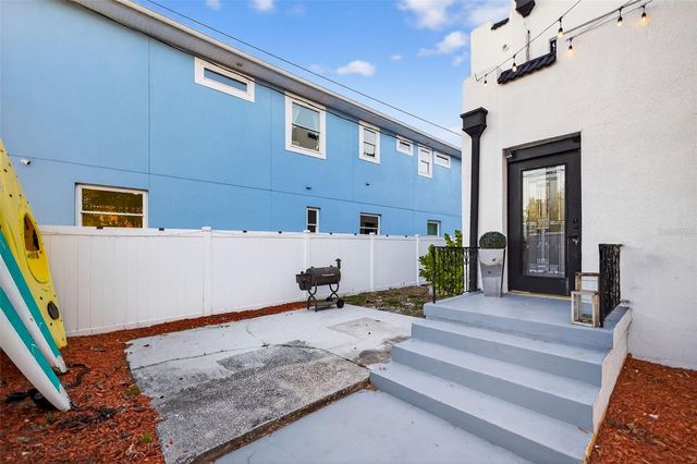 6566 1ST AVENUE S, St Petersburg, FL 33707