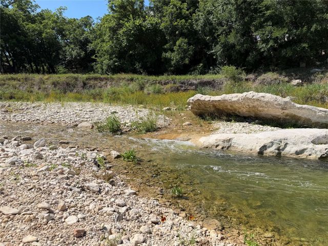 17702 Sandy LN, Jonestown, TX 78645