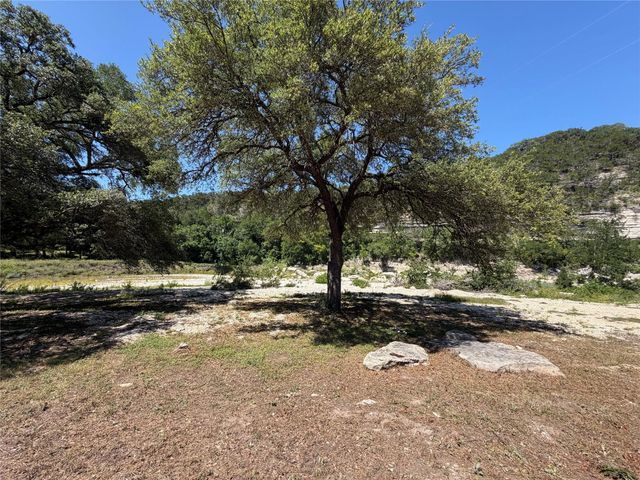 17702 Sandy LN, Jonestown, TX 78645
