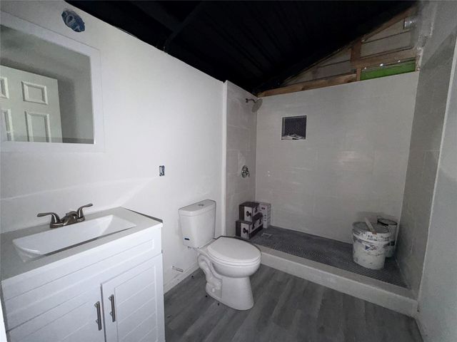 17702 Sandy LN, Jonestown, TX 78645
