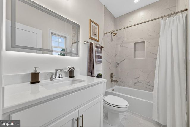 309 PARK ST NE, Vienna, VA 22180