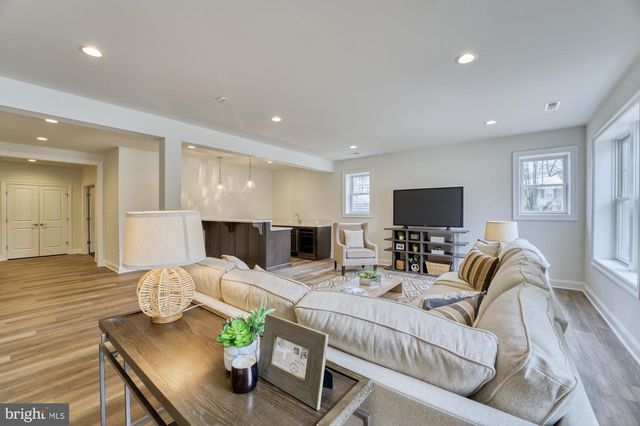 309 PARK ST NE, Vienna, VA 22180