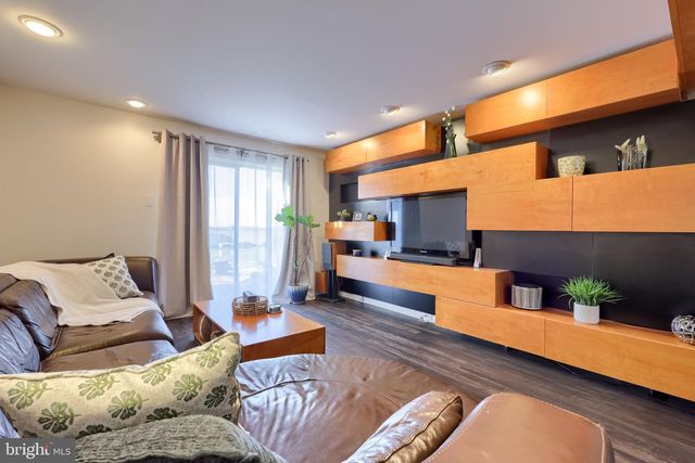 433 SLEEPY HOLLOW DR, Mohrsville, PA 19541