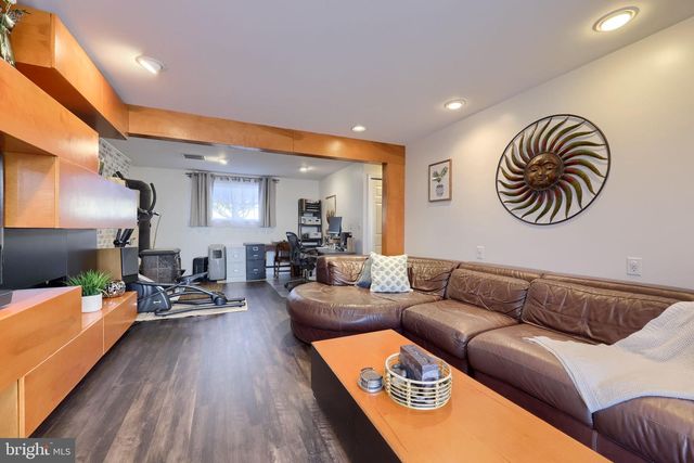 433 SLEEPY HOLLOW DR, Mohrsville, PA 19541