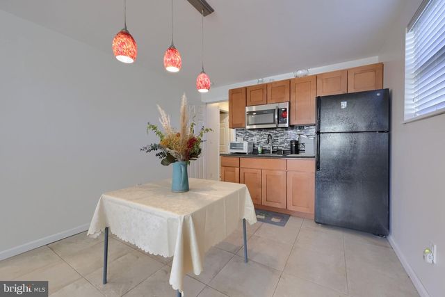 433 SLEEPY HOLLOW DR, Mohrsville, PA 19541