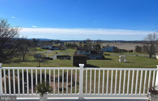 433 SLEEPY HOLLOW DR, Mohrsville, PA 19541