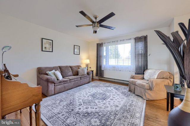 433 SLEEPY HOLLOW DR, Mohrsville, PA 19541