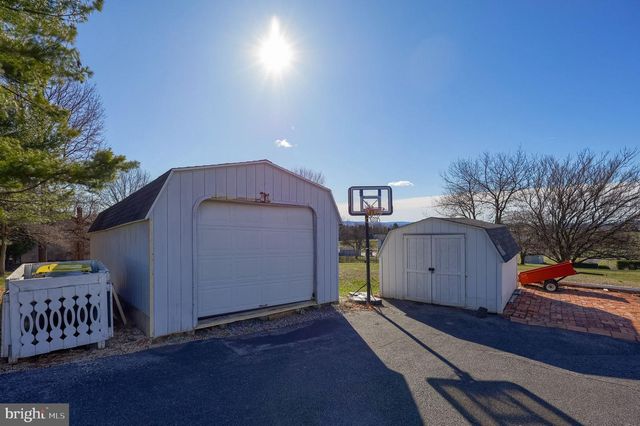 433 SLEEPY HOLLOW DR, Mohrsville, PA 19541