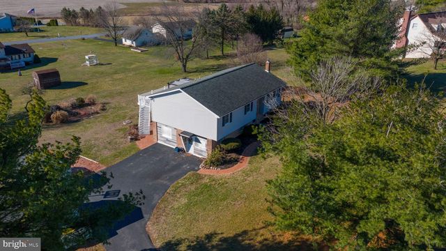 433 SLEEPY HOLLOW DR, Mohrsville, PA 19541