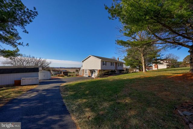 433 SLEEPY HOLLOW DR, Mohrsville, PA 19541