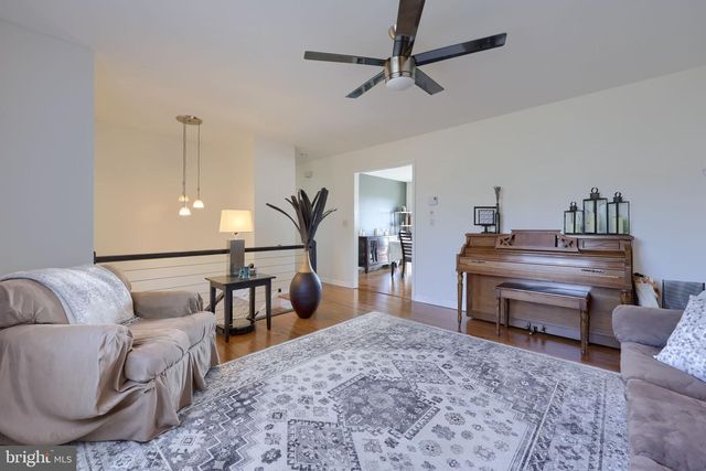 433 SLEEPY HOLLOW DR, Mohrsville, PA 19541