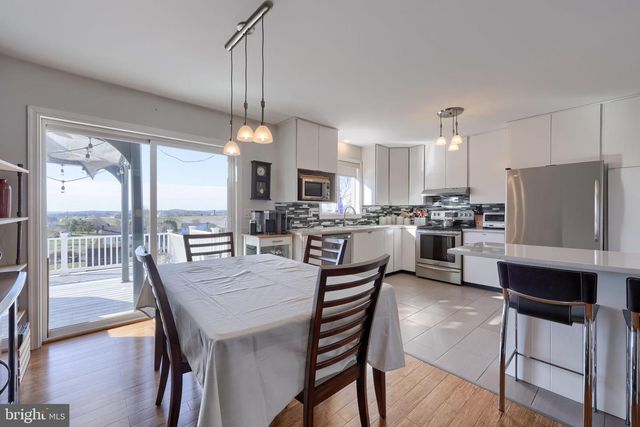 433 SLEEPY HOLLOW DR, Mohrsville, PA 19541