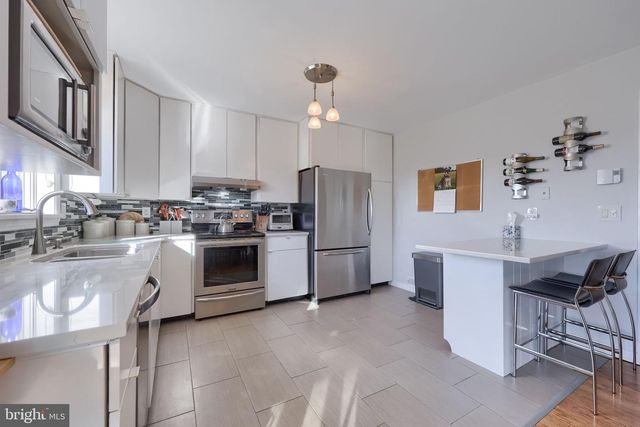 433 SLEEPY HOLLOW DR, Mohrsville, PA 19541